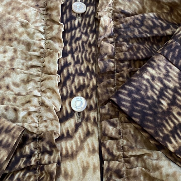 Escada 💯 Silk Logo Buttons Beautiful Print Button Down Shirt Excellent Condition